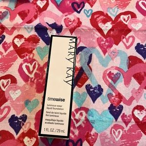 New Mary Kay Product. Luminous-wear liquid foundation. Beige 4
